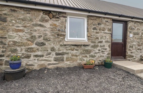 Balvicar Cottage | BATHACH MOR, romantic, with a garden in Balvicar, Isle Of Seil