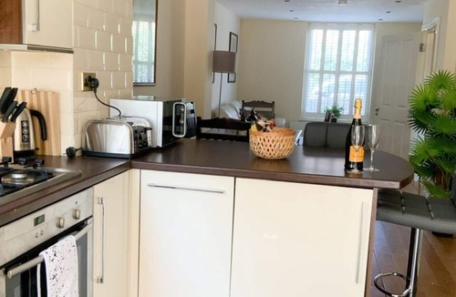 St. Mary's Park House | Battersea Wharf is a stunning 3 bedroom townhouse in the heart of Battersea