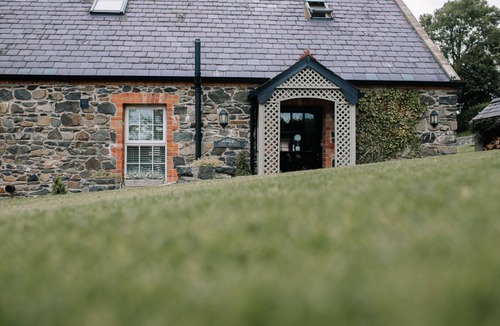 Hillsborough Cottage | Bay Tree Cottage with countryside view