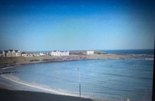 Bushmills Apartment | Beach Front Apt Portballintrae , Bushmills close to Royal Portrush Golf Club