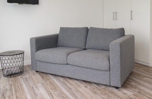 Crantock Apartment | BEACHVIEW APARTMENT 7, pet friendly, with a garden in Crantock