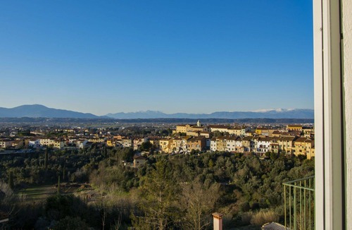 Montopoli in Val d'Arno Apartment | Beautiful apartment for 6 guests with WIFI, A/C, TV, patio, pets allowed and panoramic view
