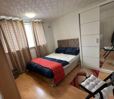Waltham Forest House | Beautiful 3BD Family Home With Huge Private Graden