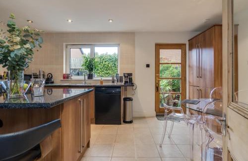 Belfast House | Beautiful 4 bedroom Townhouse minutes from Belfast City Centre
