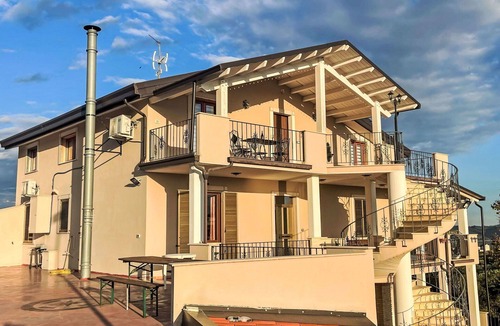 Paglieta Apartment | Beautiful apartment for 6 people with WIFI, A/C, TV, terrace, pets allowed and panoramic view