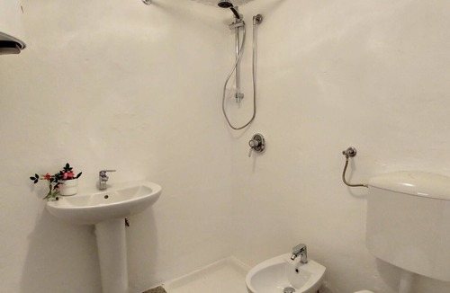 Bellano House | Beautiful apartment in villa for 2 guests with A/C, WIFI, TV, terrace, pets allowed and parking