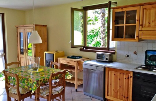Agra Apartment | Beautiful garden apartment in a panoramic position high above Lake Maggiore