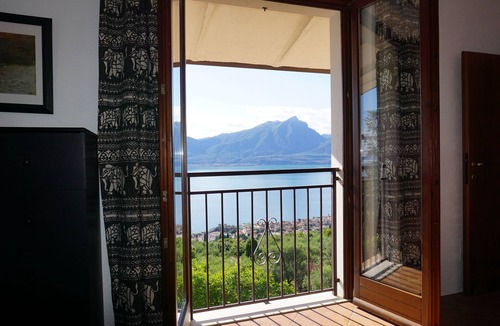 Torri del Benaco House | BEAUTIFUL LAKE OF GARDA VIEW, surrounded by greenery, WI-FI and AIR CONDITIONING included.