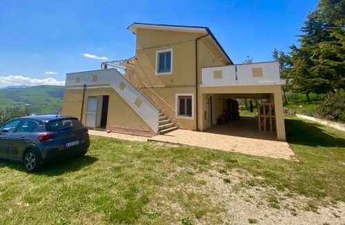 Castilenti House | Beautiful mountain view home in Castilenti