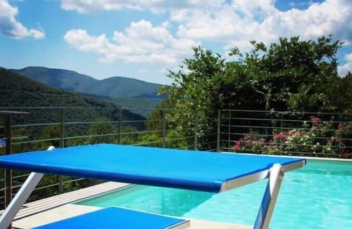 Spoleto House | Beautiful pool villa with views