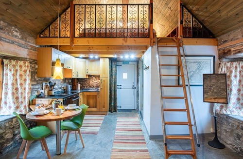Invermoriston House | Beautiful private villa for 8 people with WIFI, TV, patio and panoramic view