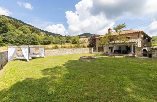 Pieve di Chio Villa | Beautiful private villa for 10 people with private pool, WIFI and TV, close to Cortona
