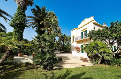 Salemi Villa | Beautiful private villa for 10 people with WIFI, A/C, private pool, TV and patio