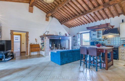 Bollano House | Beautiful villa with hot tub, private pool, A/C, WIFI, TV, patio, pets allowed and panoramic view