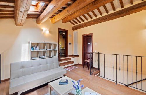 Belforte allʼIsauro Villa | Beautiful Villa in Belforte all'Isauro with Swimming Pool