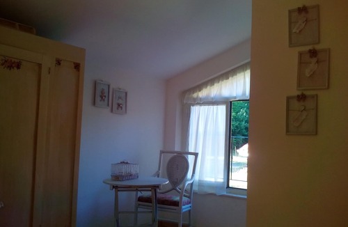 Calmazzo House | Bed and breakfast da Caramella, detached house with large garden