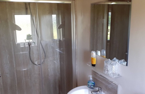 Stanton Drew Bed & Breakfast | Bed and breakfast with views of the stone circles.Double room with en suite 🚽