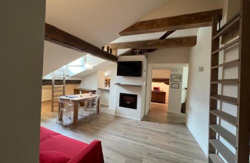 Aosta Apartment | BelAbrì - central charme&comfort -mansarde e appartamento