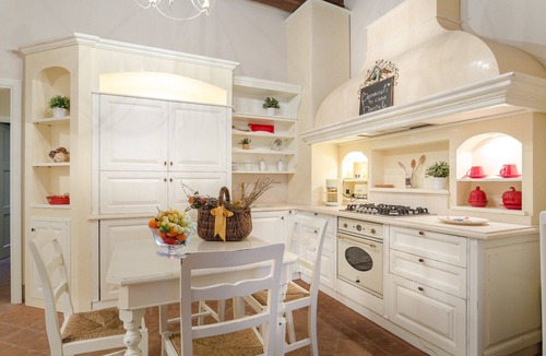 Lucca Historical Center Apartment | BEYOND THE EXTRAORDINARY Romantic Quiet Spacious Apartment Next to Guinigi Tower