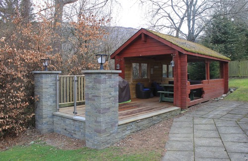 Fearnan Ski Chalet | Birchwood Lodge - Cosy Loch Tay Log Cabin with private hot tub and indoor sauna