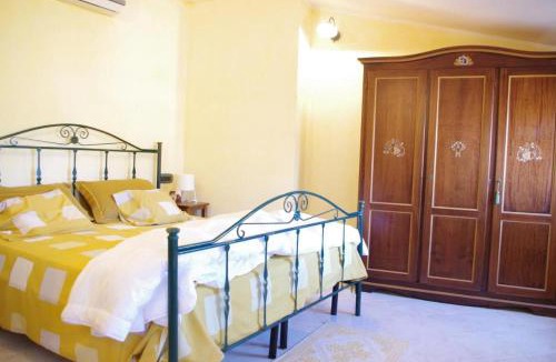 Laconi Bed & Breakfast | BnB Inn - Cyclists & Bikers - CAMERE CON BAGNO PRIVATO-PARCHEGGIO INTERNO PER MOTO e BICI -ENERGETIC BREAKFAST extra
