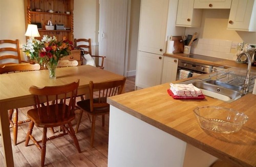 Aberlour Cottage | Bogroy - a cottage that sleeps 6 guests in 3 bedrooms