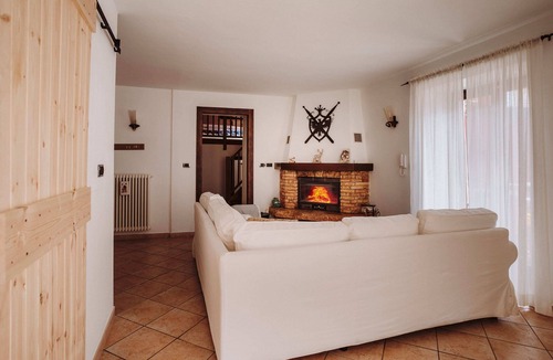 Roure House | Borgatalpina: cosy private residence, panoramic view, up to 16 guests