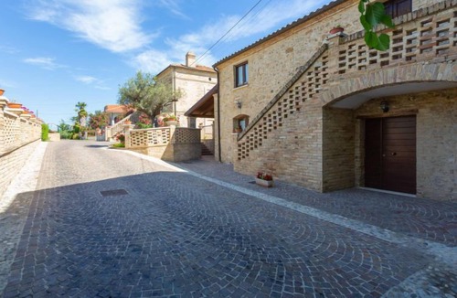 Crecchio House | Borgo Agrituristico Il Pino by Interhome