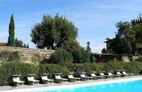 Bucine House | Borgo Bello E: A characteristic and welcoming two-story apartment in the characteristic style of the Tuscan countryside.