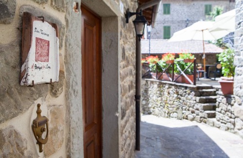 Raggiolo Apartment | Borgo dei Corsi - RIBUSTINO 2 Apartment