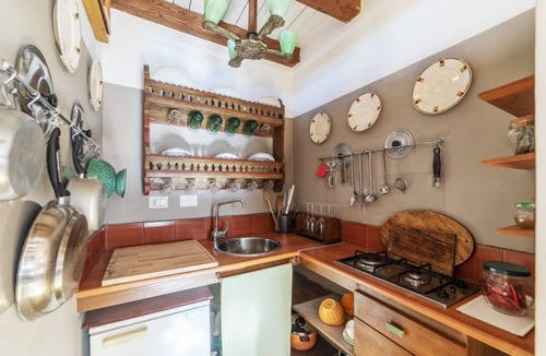 Repubblica Apartment | Bright 40 sqm studio flat, which can accommodate up to 2 people, located on the sixth floor of a period building with lift (you still have to go up some stairs). The property located in the Traffic Restricted Area ZTL, is located in the heart of the hist