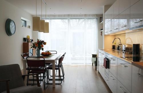 North Kensington Apartment | Bright and Elegant 2 Bedroom Flat, near Notting Hill