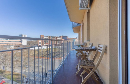 Bolognina Apartment | Bright apartment with balcony that accommodates up to 5 people, strategically located near the Technopole, the Fair and the Unipol Tower. Located in the Bolognina district, known for its lively and multicultural spirit, the apartment is located north of