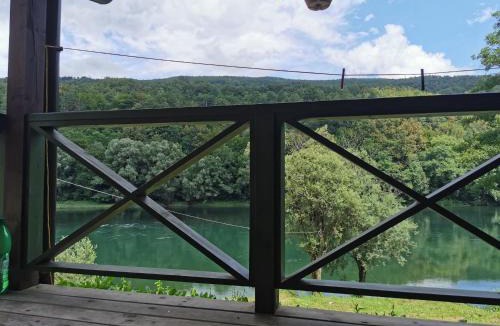 Beserovina Cabin | Brvnara na obali reke Drine
