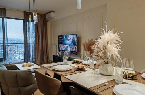 Sarajevska Apartment | BW SkyVerde on 21st - River & Tower View