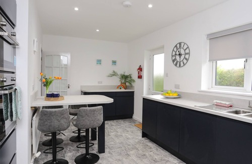 Rhydwyn House | BWTHYN Y BAE, pet friendly, country holiday cottage in Llanfaethlu