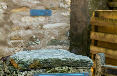 Rhoscolyn Cottage | Cabbage Patch - sleeps 2 guests in 1 bedroom