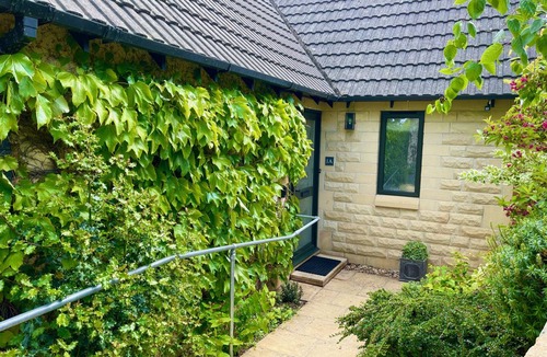 Corsham Cottage | Cabin ∙ 2 bedrooms ∙ 4 guests