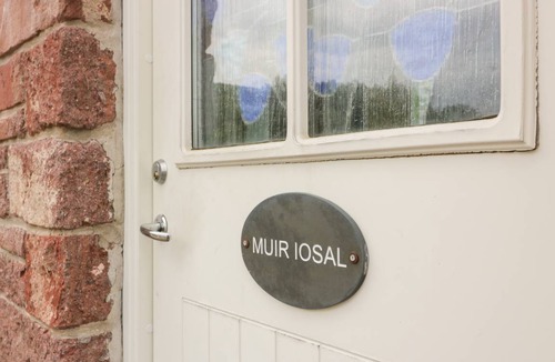 Murthly Cottage | Cabin ∙ 3 bedrooms ∙ 6 guests