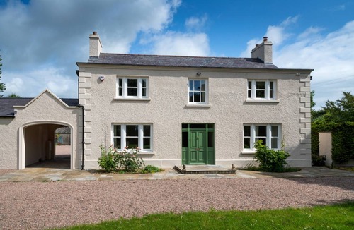 Ballymoney Cottage | Cabin ∙ 6 bedrooms ∙ 9 guests