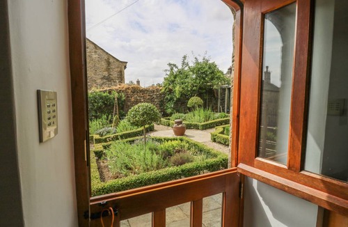 Appletreewick Cottage | Cabin ∙ 7 bedrooms ∙ 14 guests