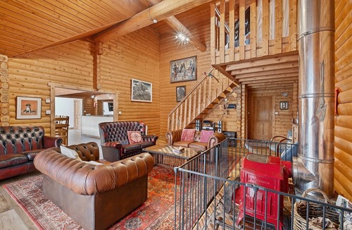 Torlundy Apartment | Cabin in Scotland with Stunning Mountain Views