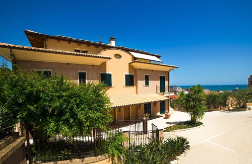 Cupra Marittima Apartment | Calamari Apartment - Luxury Residence Marano 350mt from the sea