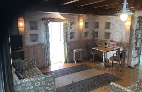 Ulva Apartment | Calgary Dovecote - pet friendly, romantic and cosy and only 500m from the beach