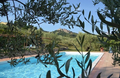 Monte Santa Maria Tiberina House | Casa Brina C: A characteristic and welcoming apartment that is part of an ancient country house made of stone, with Free WI-FI.