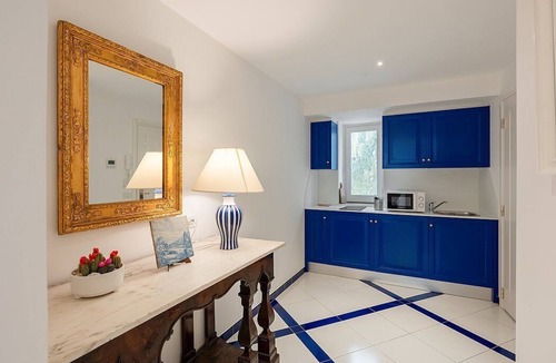 Minori House | Casa Alloro D: A welcoming studio apartment located in the center of Minori and a few meters from the sea.