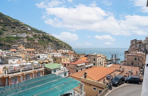 Minori House | Casa Alloro D: A welcoming studio apartment located in the center of Minori and a few meters from the sea.