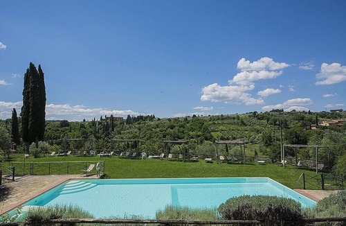 Grassina House | Casa Bonannia L: A cheerful one-story apartment in the characteristic style of the Tuscan countryside.