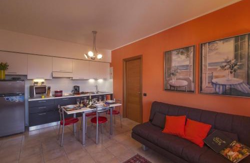 Sasso Moro Apartment | Casa Fiorita Pool and Lake - Happy Rentals