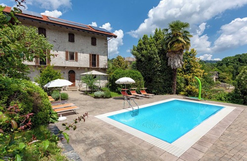 Vacciago Apartment | Casa Frey apt. 1 three-room apartment on Lake Orta with garden and swimming pool